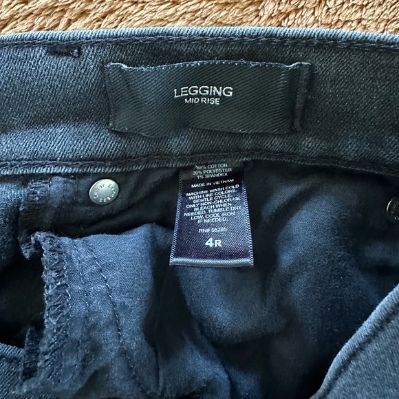 Express jeans size 4. Comfy and stretchy. - Picture 4 of 4